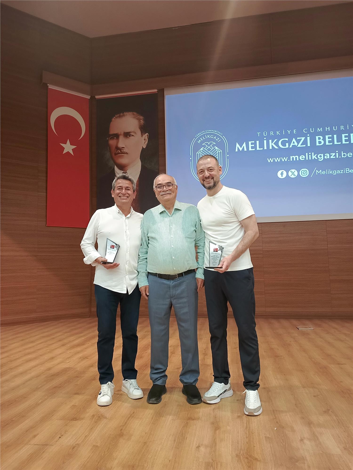 Monolotik Zirkonya Restarosyonlar Eğitimi
